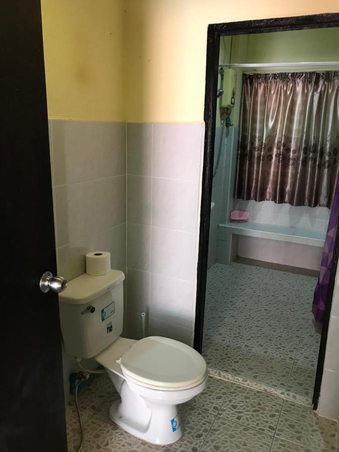 Sv. House Hotel Pantai Jomtien Bagian luar foto