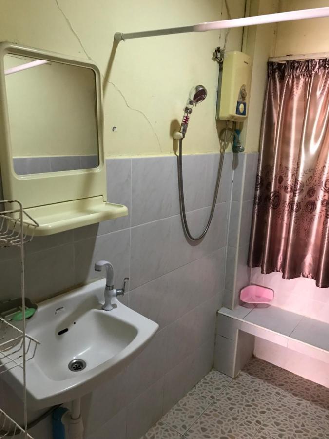 Sv. House Hotel Pantai Jomtien Bagian luar foto