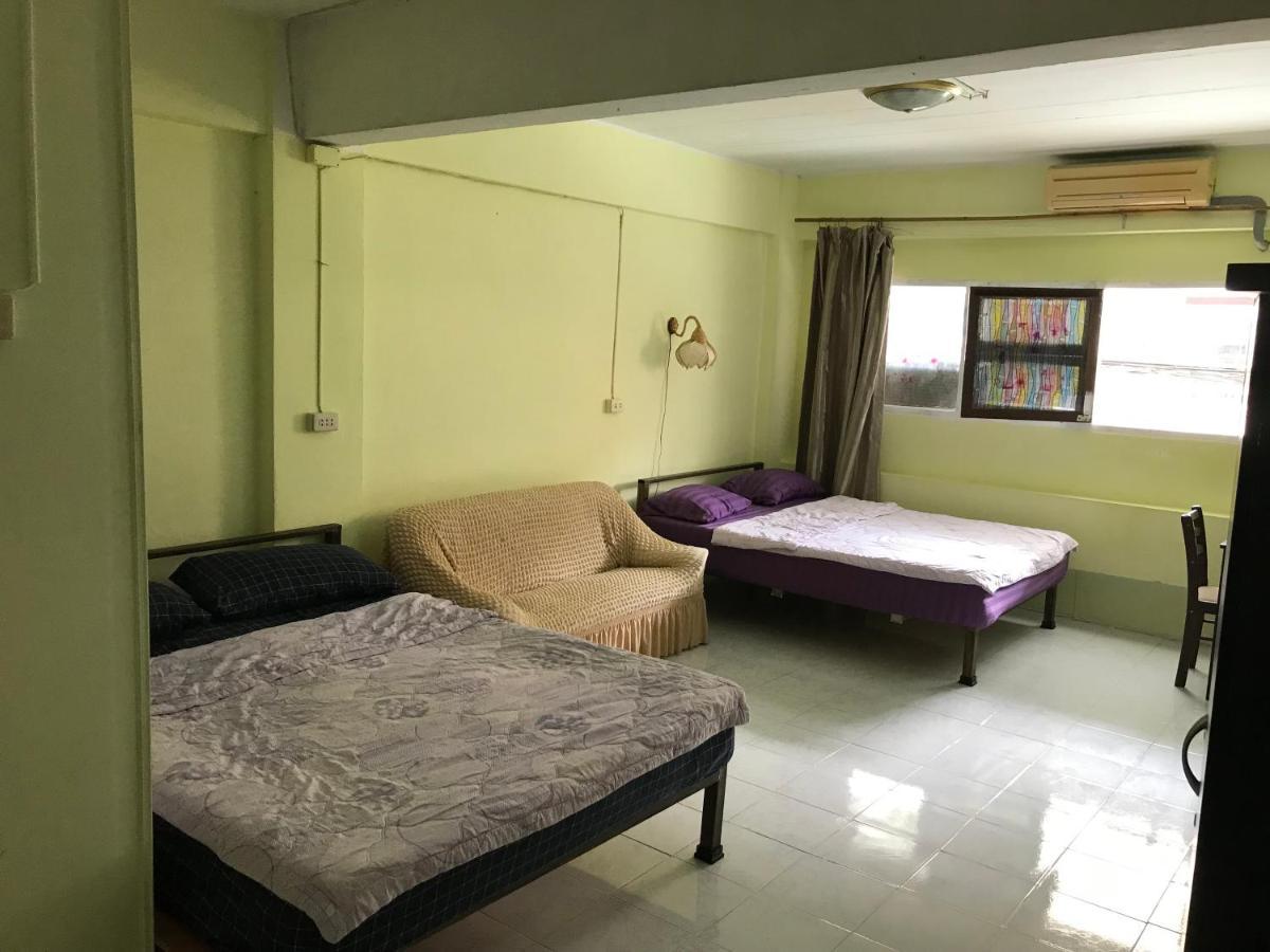 Sv. House Hotel Pantai Jomtien Bagian luar foto