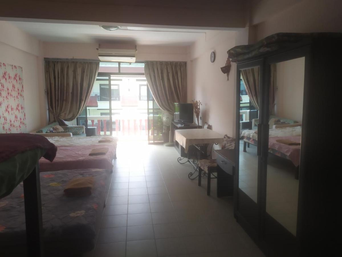 Sv. House Hotel Pantai Jomtien Bagian luar foto