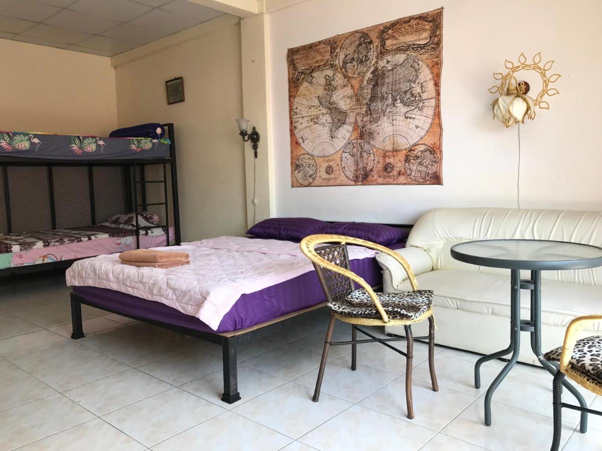 Sv. House Hotel Pantai Jomtien Bagian luar foto