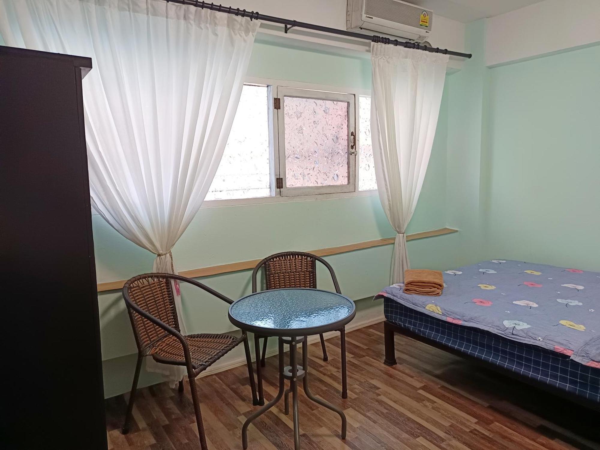Sv. House Hotel Pantai Jomtien Bagian luar foto