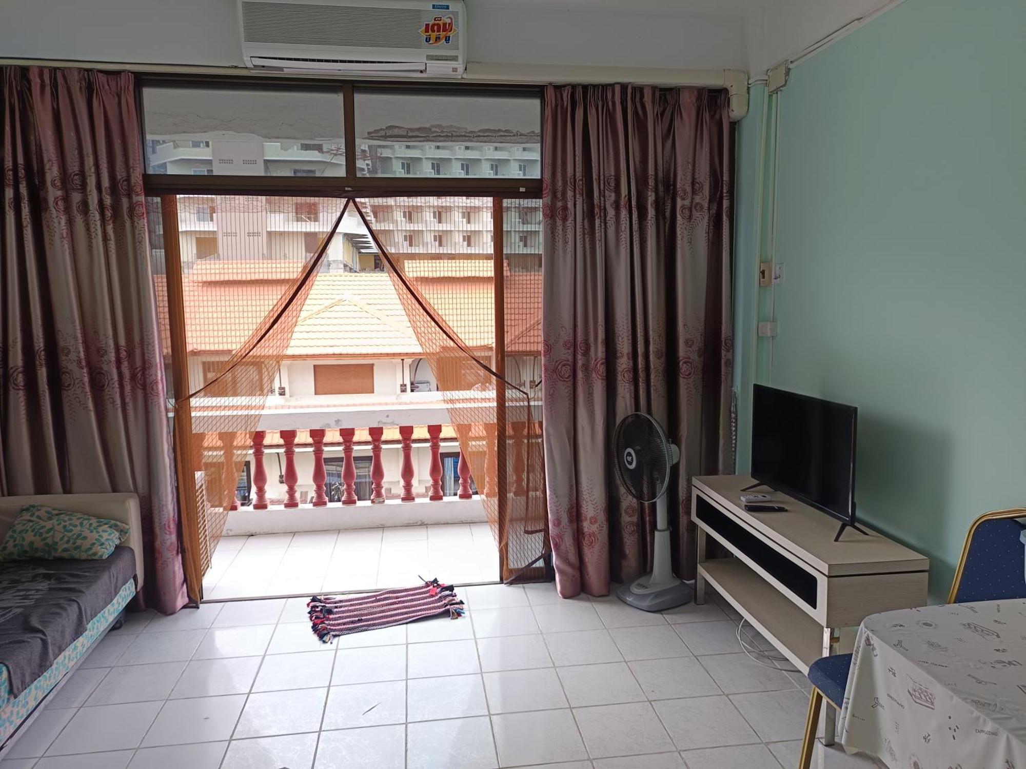 Sv. House Hotel Pantai Jomtien Bagian luar foto