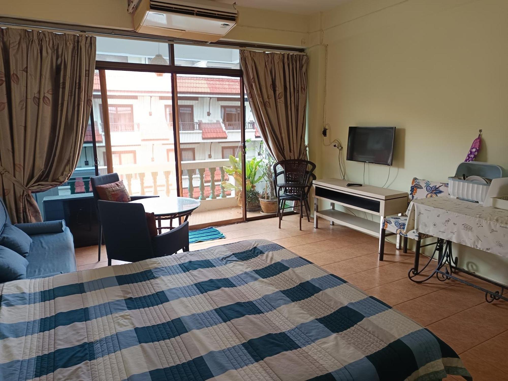 Sv. House Hotel Pantai Jomtien Bagian luar foto